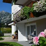 Haus Regenbogen *