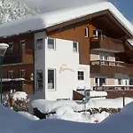 Haus Regenbogen アパート ペルティサウ