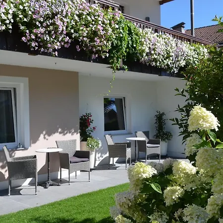 彩虹公寓 公寓 *