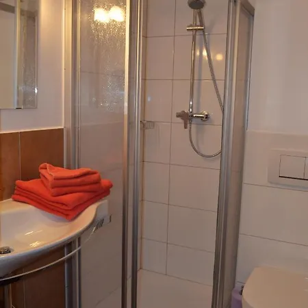 شقة Haus Regenbogen