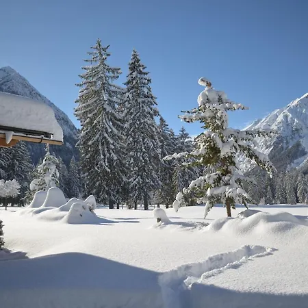 Haus Regenbogen شقة بيرتيساو